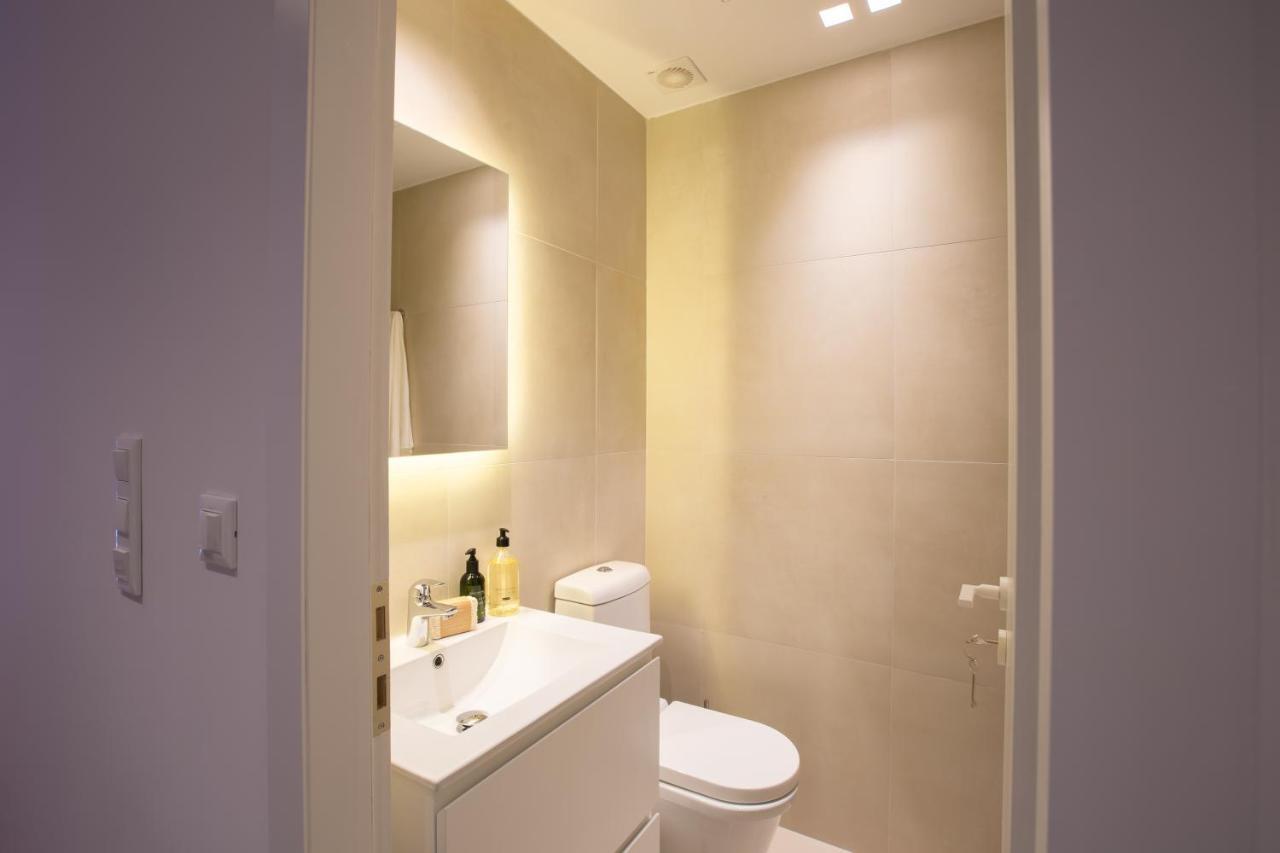 Phaedrus Living: City Centre Luxury Flat Mavromichali Ateny Zewnętrze zdjęcie